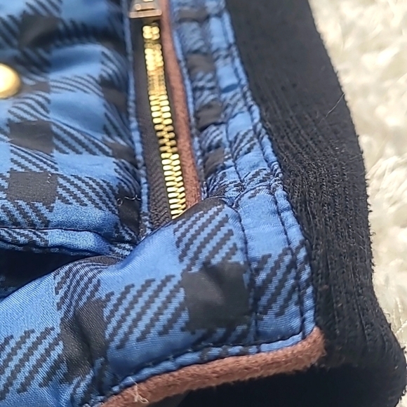 🔥 Blue & Black Plaid Quilted Puffer Vest – Lightweight Layering essential SZ Sm - Picture 8 of 13